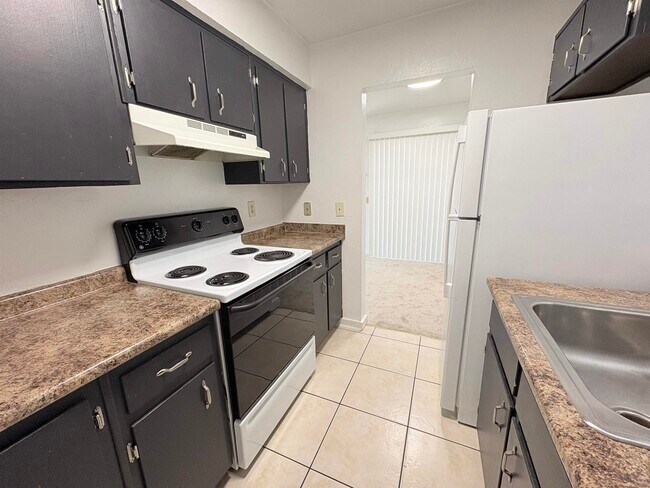 Building Photo - 1530 Live Oak Dr