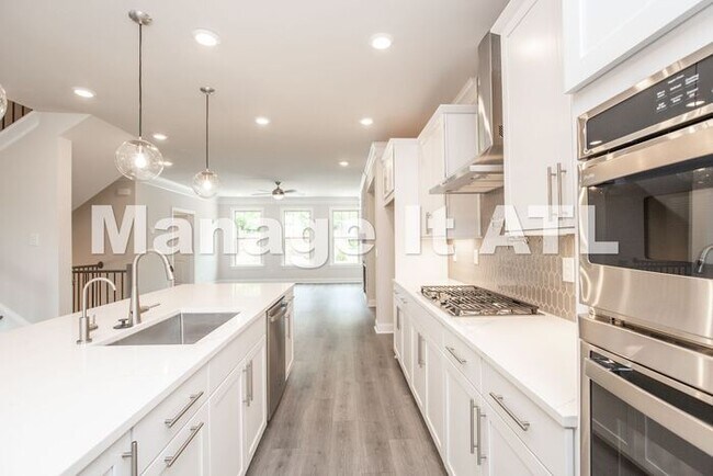 Building Photo - Brand new townhome in Chamblee
