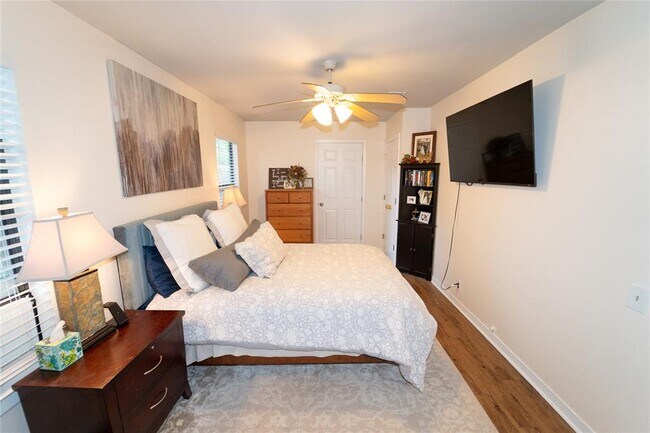 Building Photo - 5215 Overbrook Dr