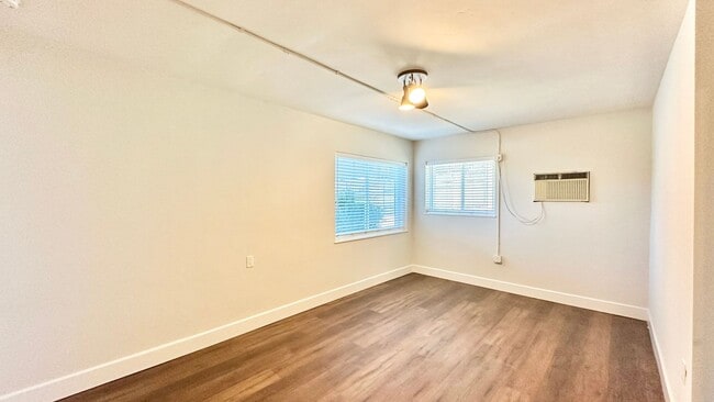 Building Photo - Upgraded & Remodeled Unit in Fallbrook!  H...