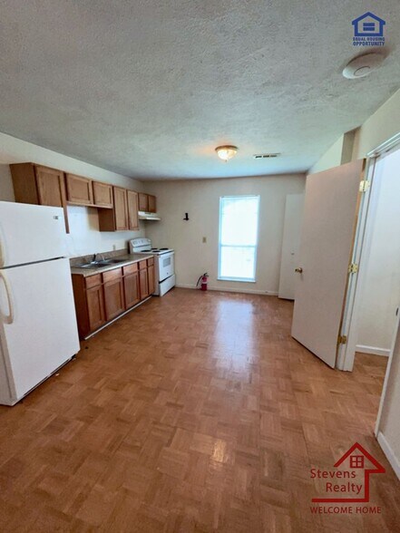 Building Photo - 876 Bybee Branch Rd