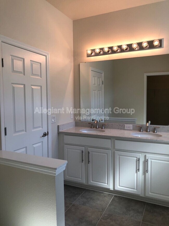 Building Photo - 2715 Creekmore Ct