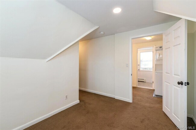 Building Photo - 11 Deauville Pkwy