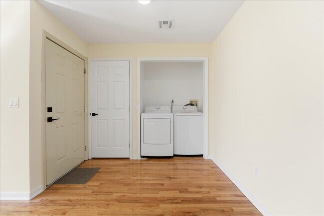 Building Photo - 624 Bramhall Ave