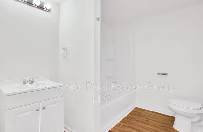 Building Photo - 15729 Fenton Ave