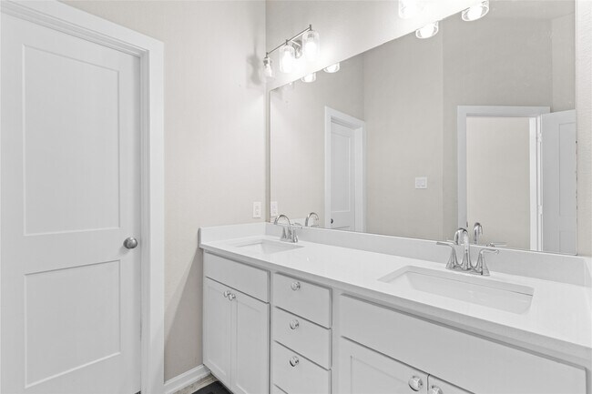 Building Photo - 9443 Starlight Oak Dr