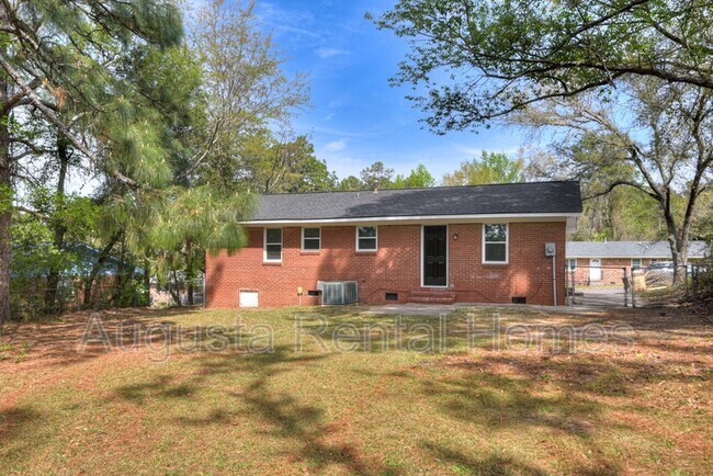 Building Photo - 3416 Kensington Dr N