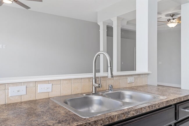 Building Photo - 657 Cielo Vista Rd