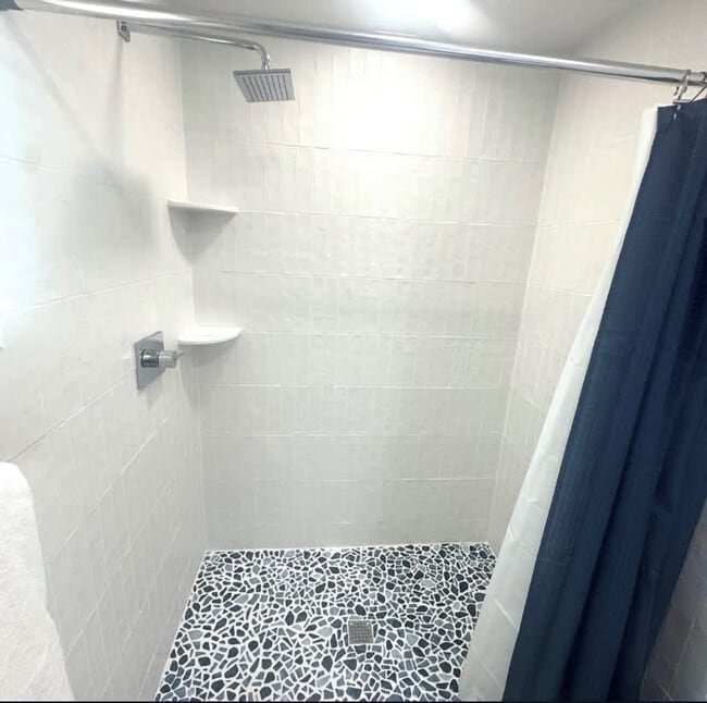 Building Photo - 3006 Gulf Dr