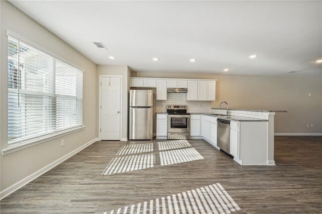 Building Photo - 4420 Pinscher St