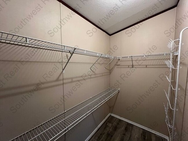 Building Photo - Spacious 3 bedrooms 2 baths home- Storage building- Small Pets Allowed!