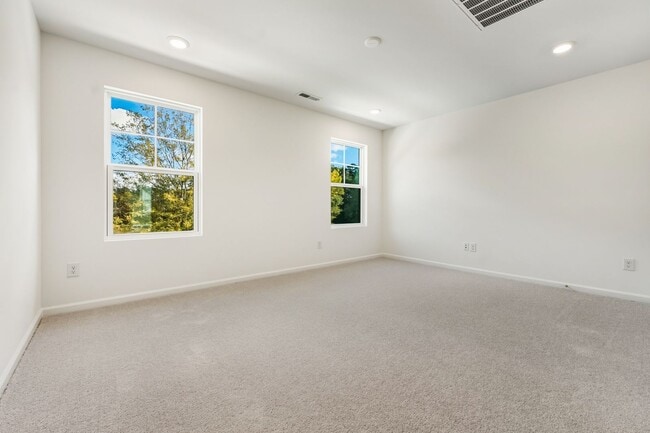 Building Photo - New Build Just Minutes to North Hills & Downtown!