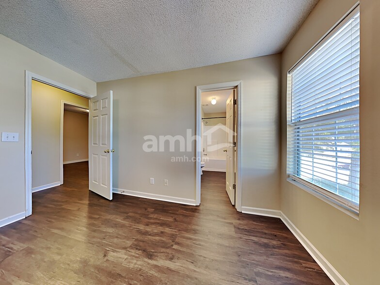 Building Photo - 126 Apache Dr