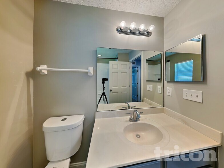 Building Photo - 2773 Acorn Park Dr N