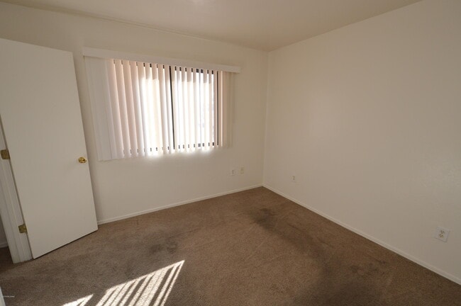 Building Photo - 4327 E Bellevue St