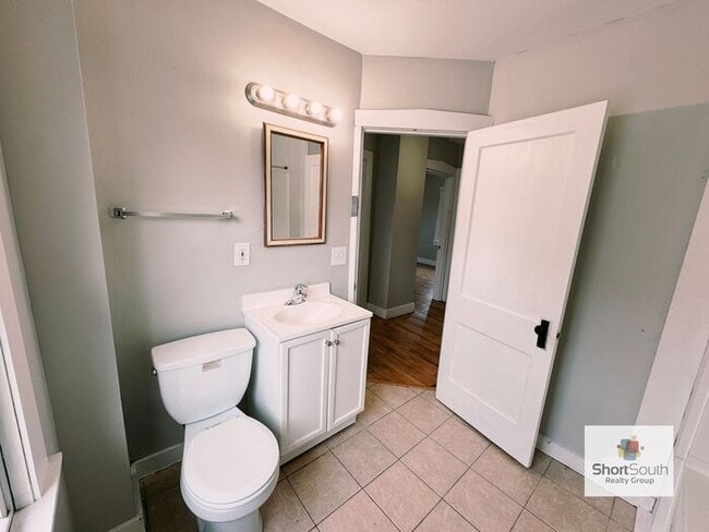 Building Photo - 4 bed 2 bath Single Family Home