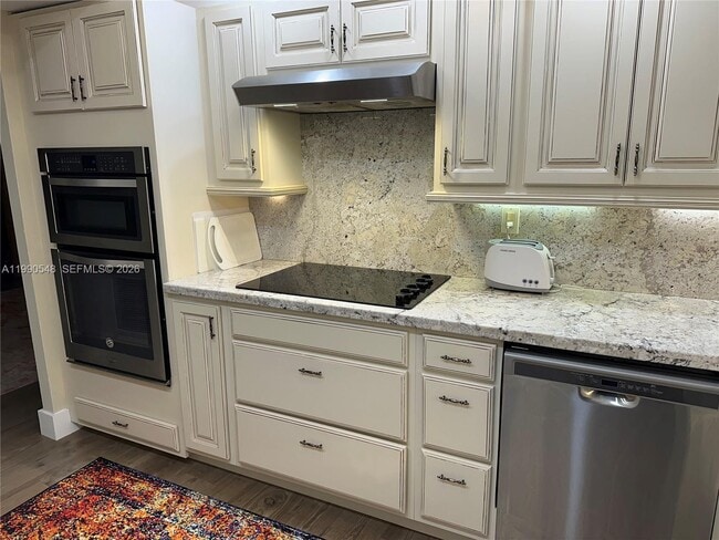 Building Photo - 6039 Collins Ave