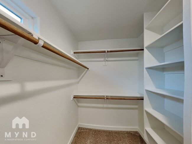 Building Photo - 712 Perry Ave