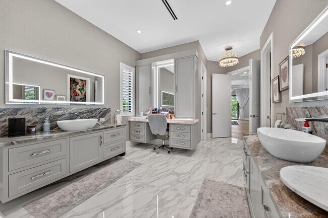 Building Photo - 785 NE 70th St