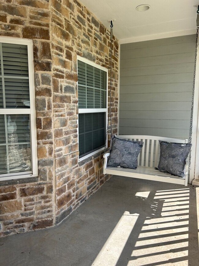 Building Photo - Beautifully Maintained 3 Bedroom