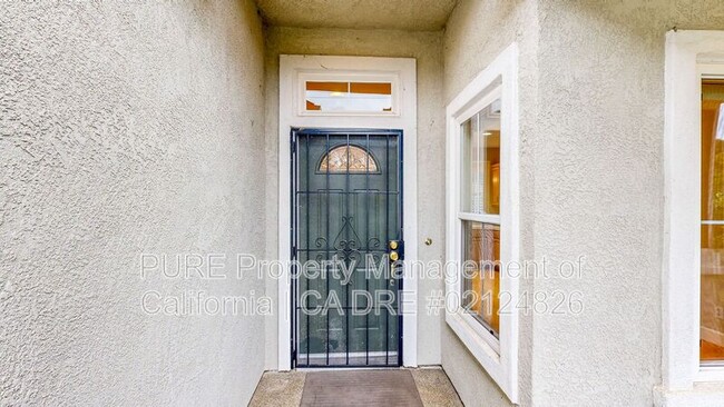 Building Photo - 121 Porterfield Creek Dr