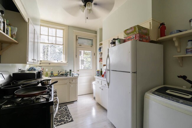 Building Photo - 3204 Porter St NW