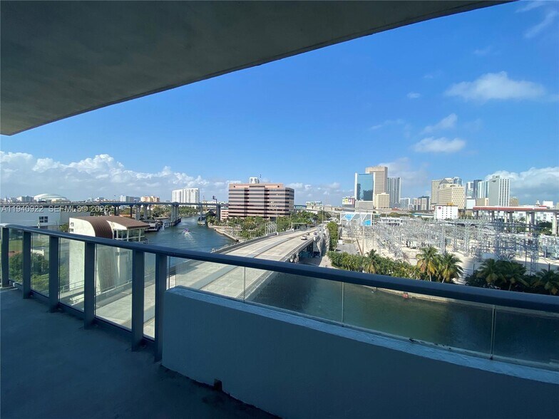 Building Photo - 185 SW 7th St