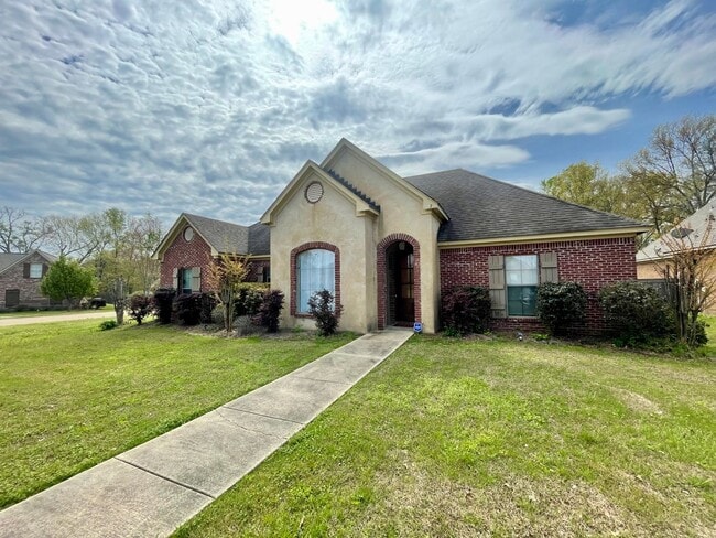 Building Photo - 117 Still House Creek Dr