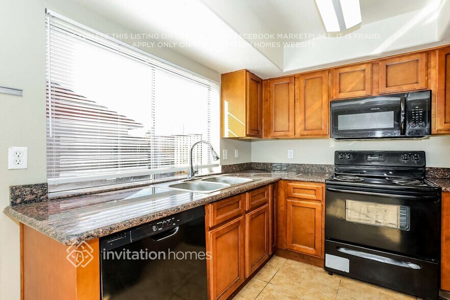 Building Photo - 5025 N 69th Ave