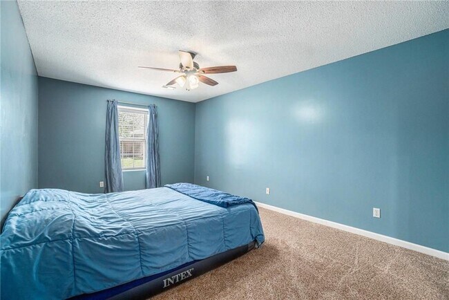 Building Photo - 1853 Chickadee Dr