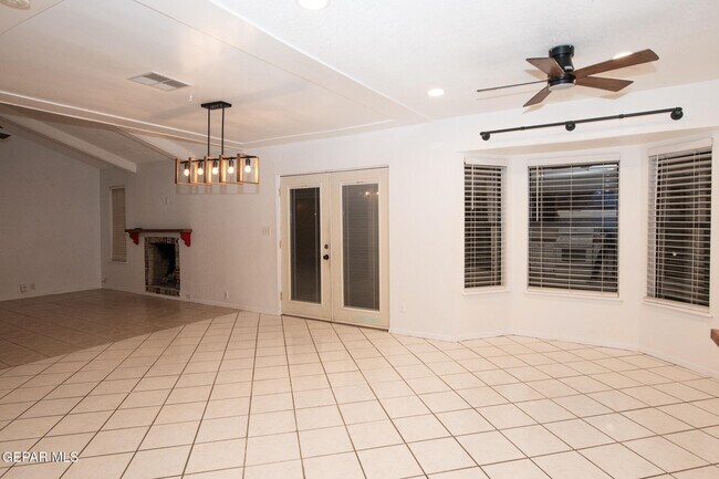 Building Photo - 11416 Lake Ozarks Dr