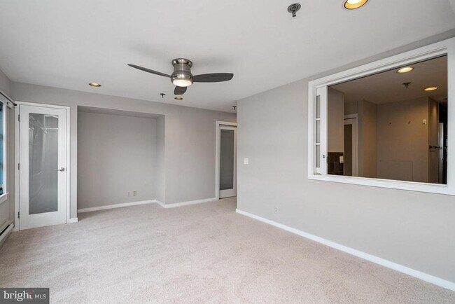 Building Photo - 7 N Christopher Columbus Blvd