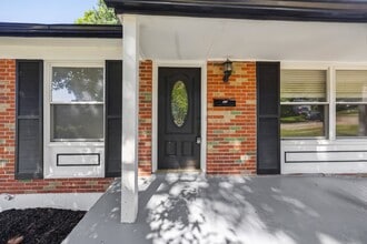 Building Photo - 609 N Elm Ave