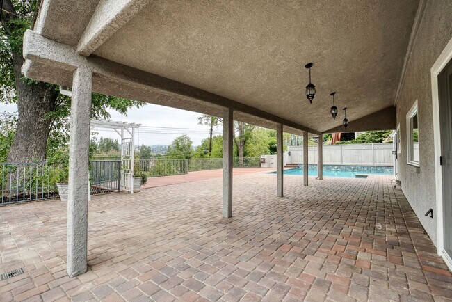 Building Photo - FALL IN LOVE with a Woodland Hills View