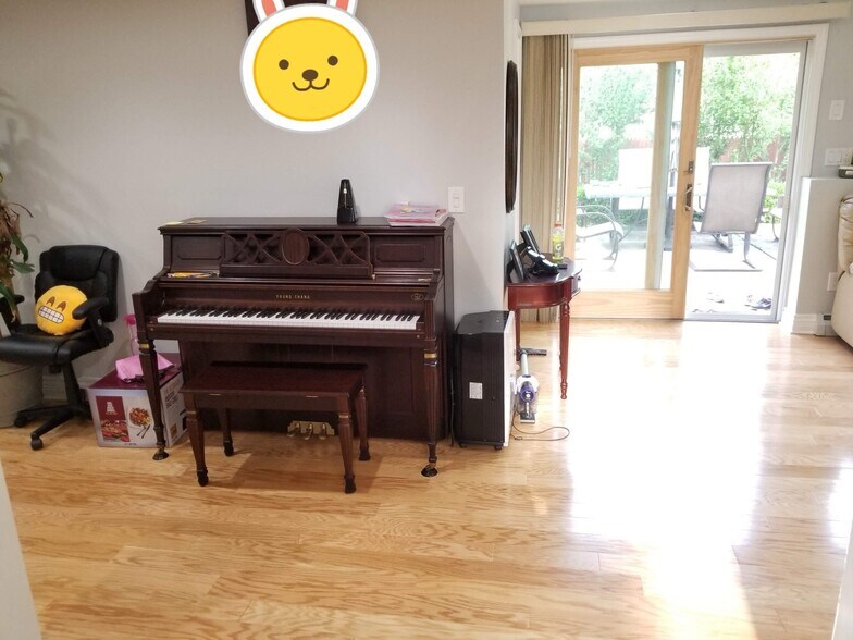 Building Photo - 5 Jeffrey Ct