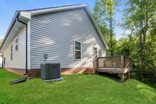 Building Photo - 28 Meadowview Ave SW