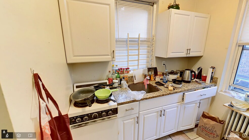 Building Photo - 126 Warren St