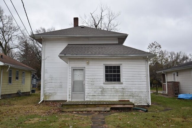 Building Photo - 4 Bedroom home Near Notre Dame!