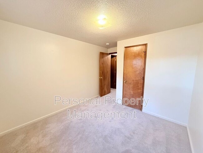 Building Photo - 700 Garrison Terrace