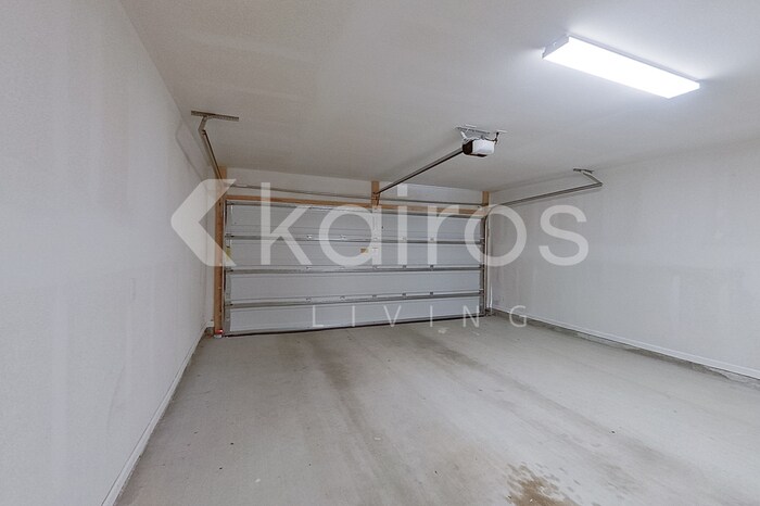 Building Photo - 405 Mango Dr