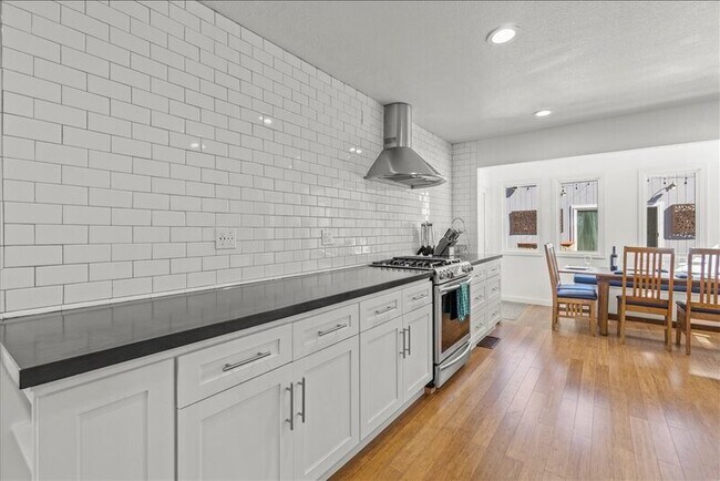 Building Photo - 47 Geysers Rd