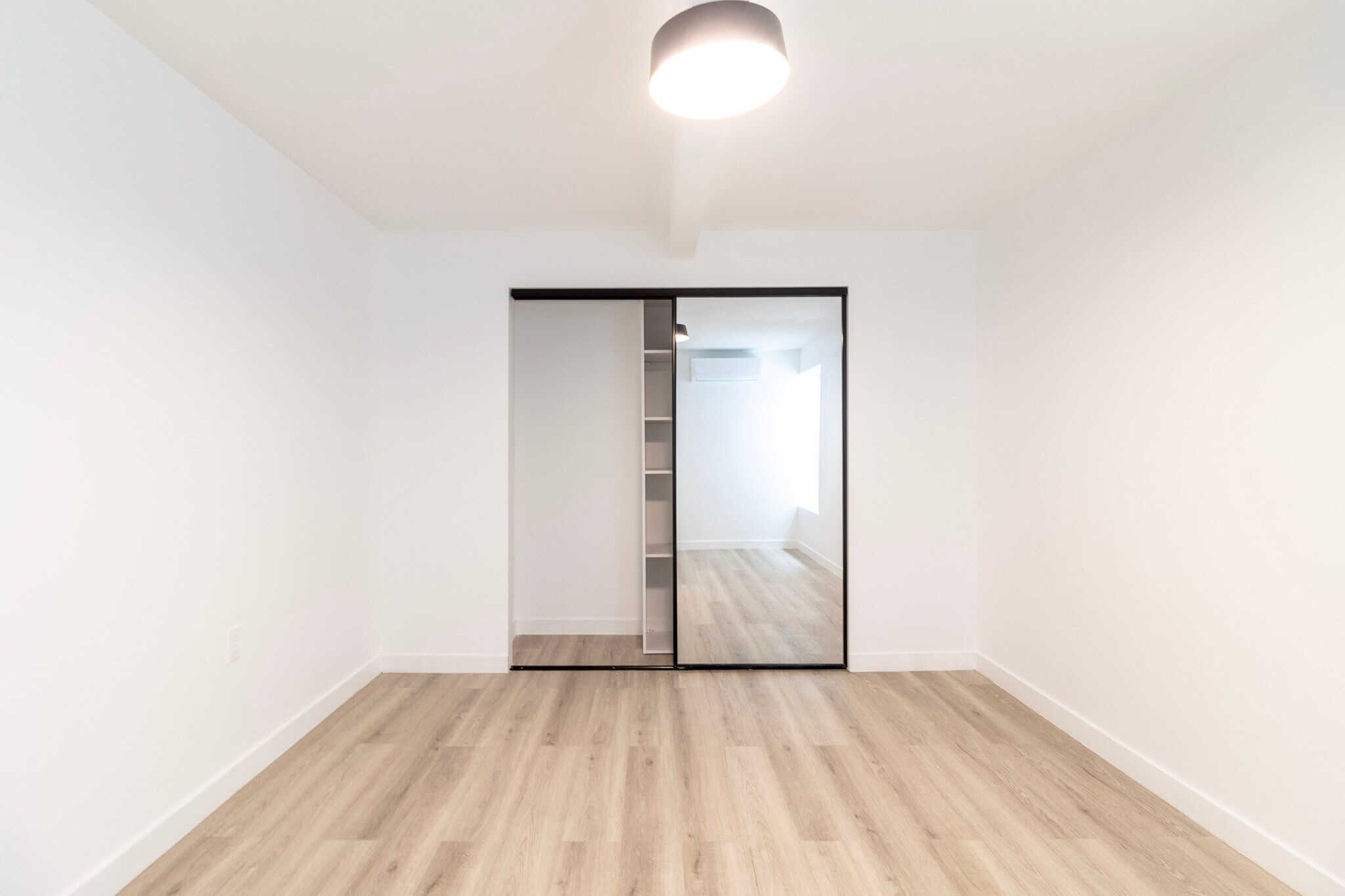 Building Photo - 950 Havenhurst Dr