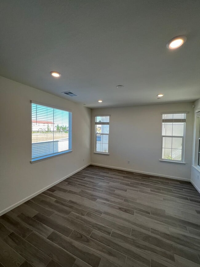 Building Photo - COMING SOON!! GORGEOUS NEWER HOME W/ SOLAR...