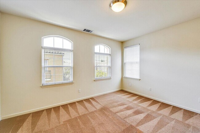 Building Photo - PRIME CORNER HOME NEAR TRAILS LIGHT-FILLED...