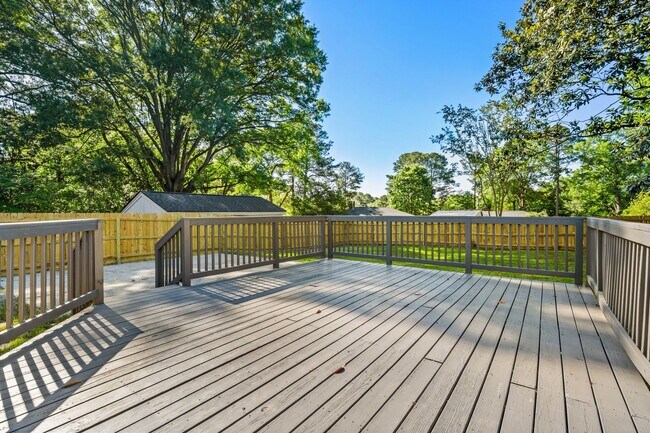 Building Photo - Charming, thoughtfully renovated 2 bed/1 bath in Northgate Park!