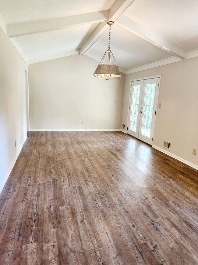 Building Photo - 1482 Wesley Dr