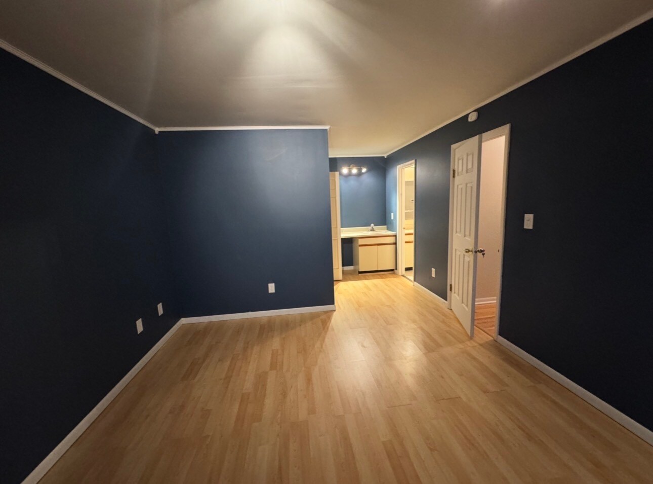 Building Photo - 1307 Greenwich Dr