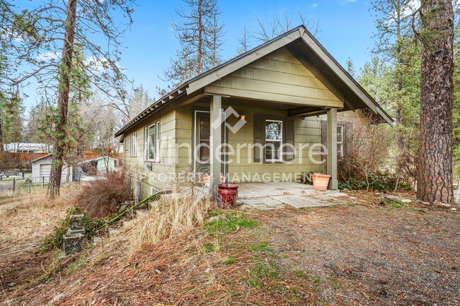Primary Photo - 10125 N Whitworth Dr