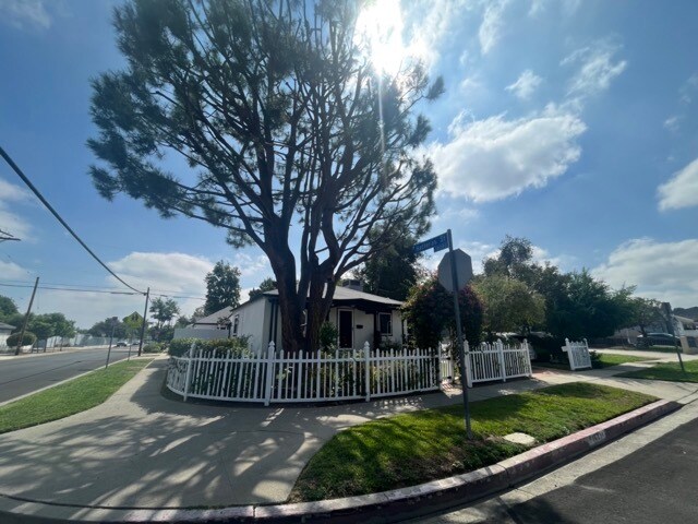 Building Photo - 5782 Hesperia Ave