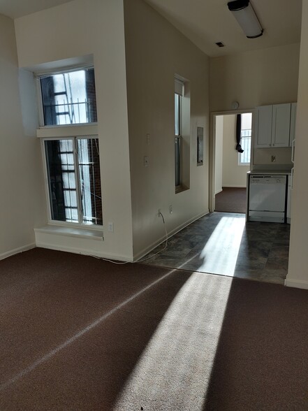 Building Photo - 2634 N Charles St